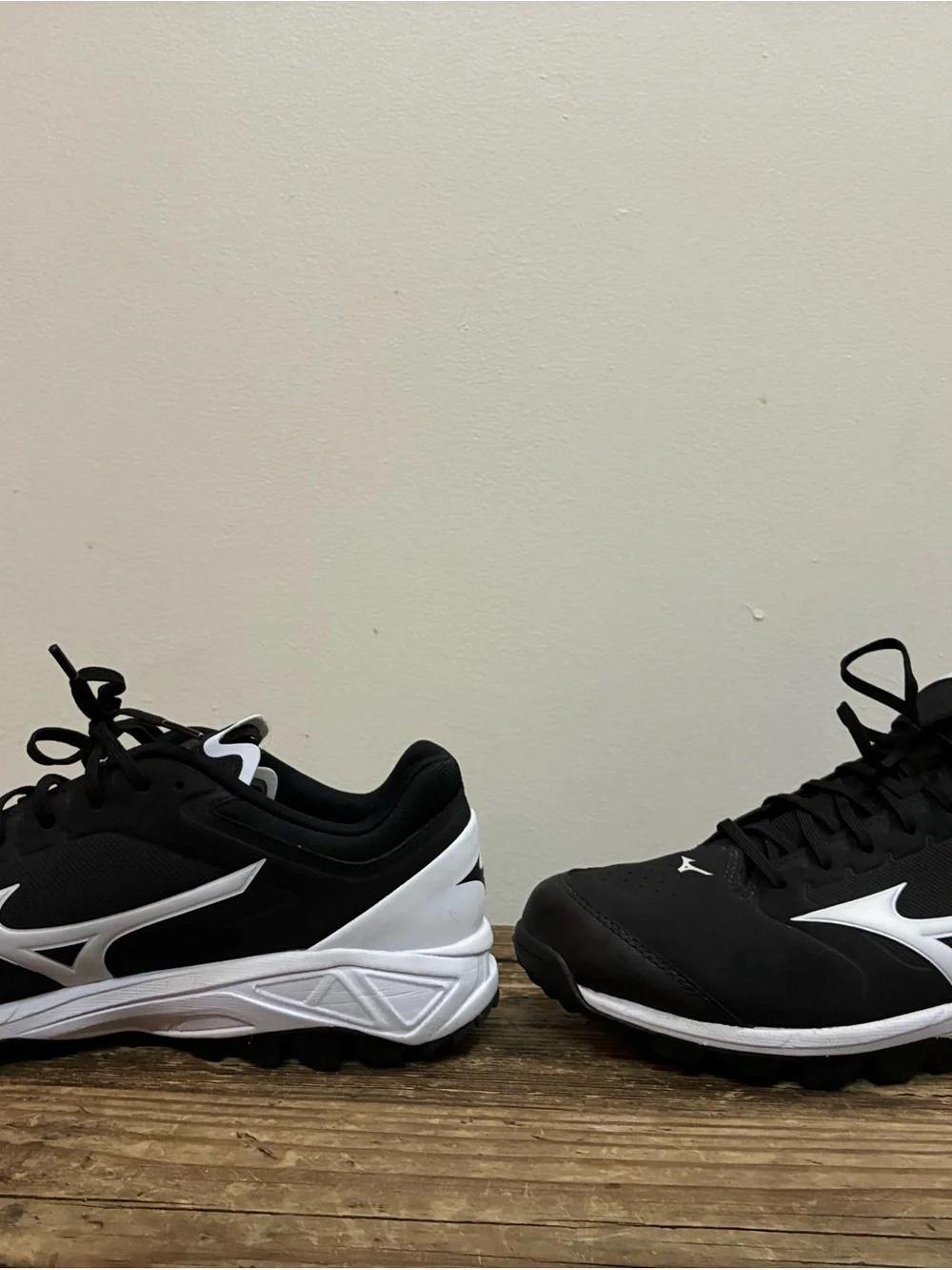 Mizuno Black and White Baseball Turf Shoes